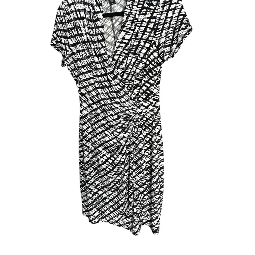 Karen Kane Monochrome Abstract Dress - Picture 3 of 8